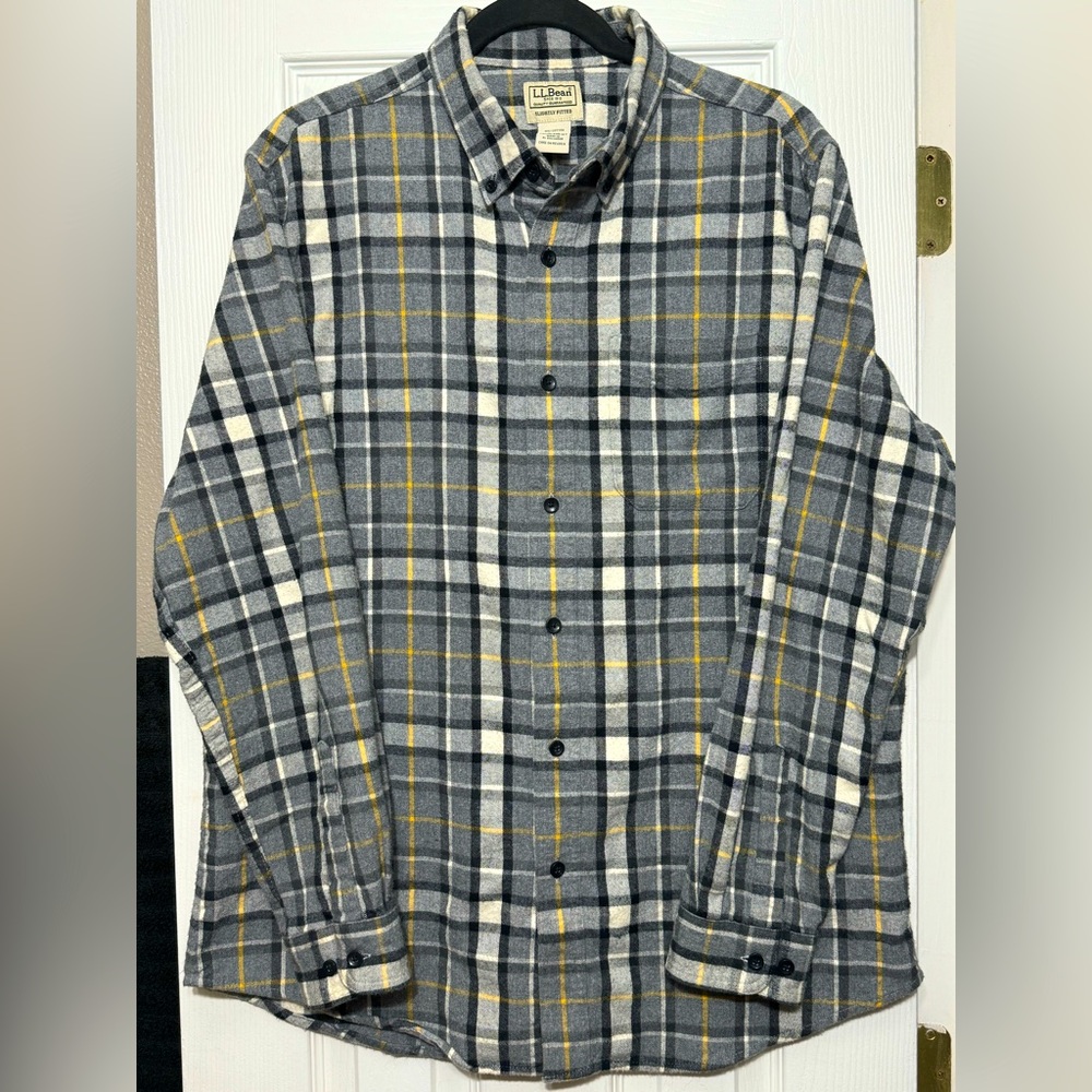 •SOLD• L.L. Bean men’s flannel long sleeve